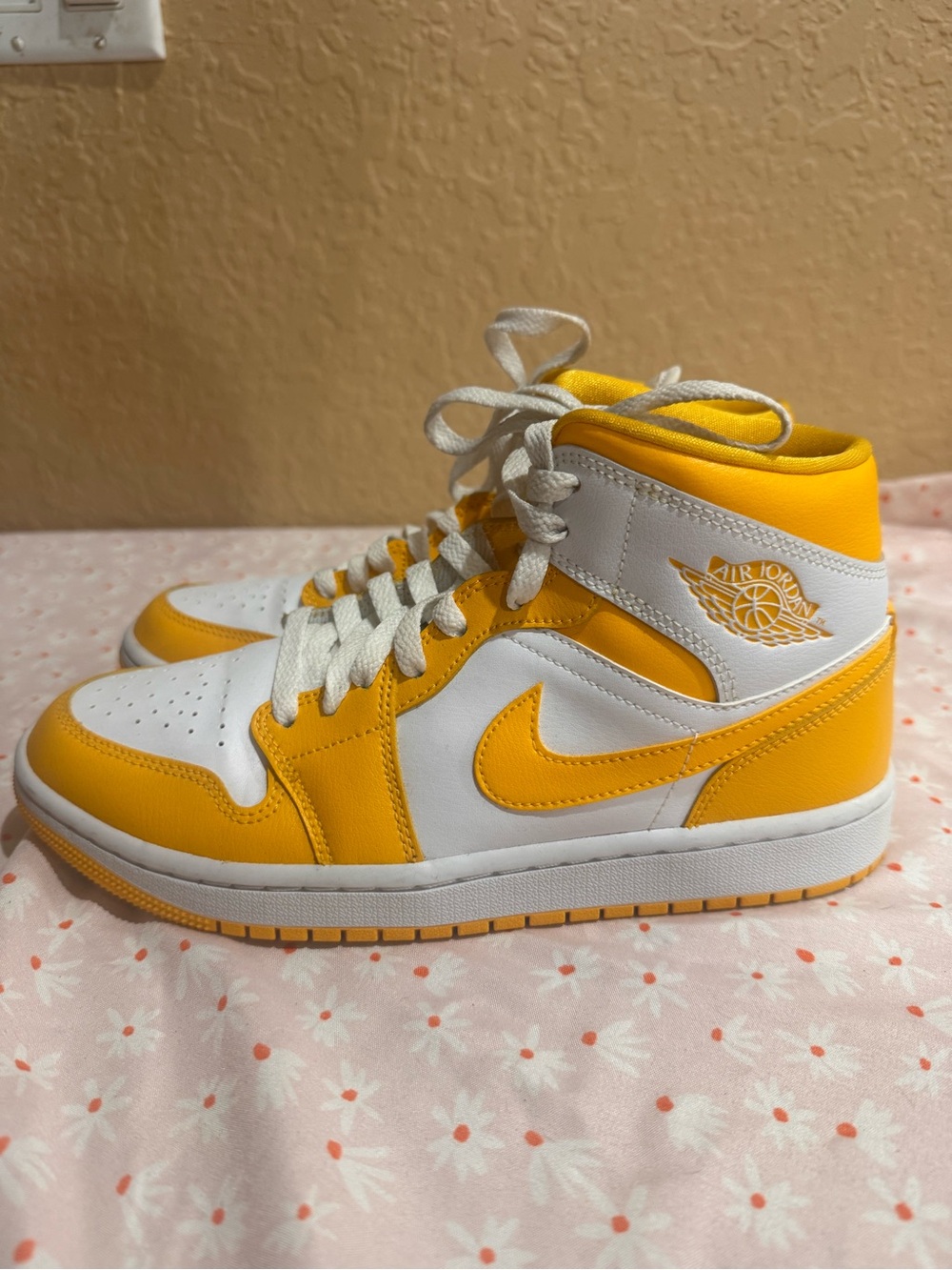 Nike Jordan Shoe in White and Yellow